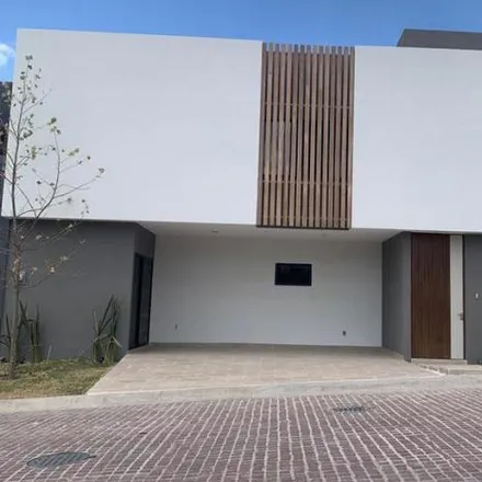 Buy this 3 bed house on Avenida Paseo del Molino in El Molino Residencial Golf, 37138 León
