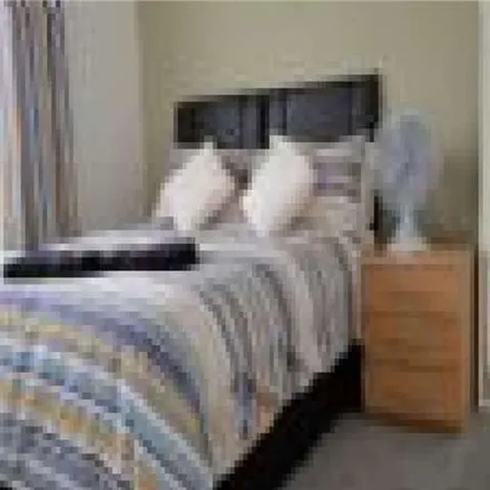Image 5 - St Marys Avenue, St. Mary's Crescent, Stanwell, TW19 7HY, United Kingdom - Apartment for rent
