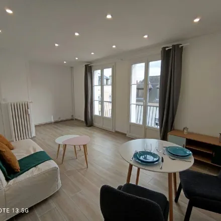 Rent this 1 bed apartment on 3 Rond-Point de la Victoire in 91150 Étampes, France