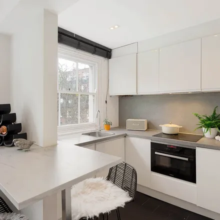 Rent this 2 bed apartment on Farrow & Ball in 21-22 Pembridge Villas, London