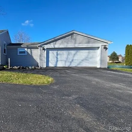 Rent this 3 bed house on 13859 10 Mile Road in Green Oak Charter Township, MI 48178