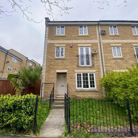 Rent this 4 bed townhouse on Annie Smith Way in Huddersfield, HD2 2GB
