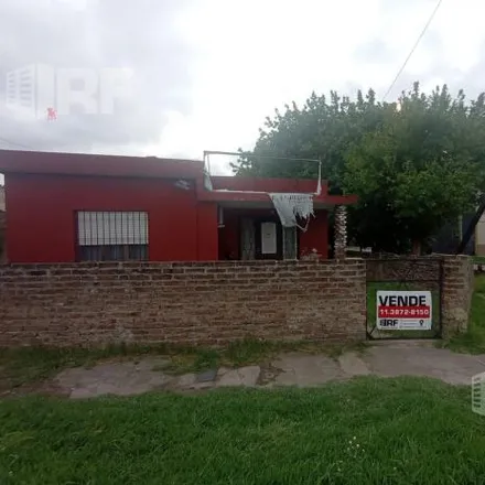 Buy this 3 bed house on Avenida Triunvirato 3099 in Quilmes Oeste, B1879 ETH Quilmes