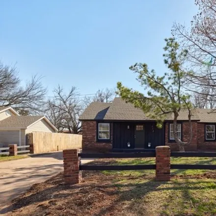 Buy this 3 bed house on 166 East Dale Street in Norman, OK 73069