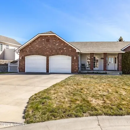 Buy this 3 bed house on 698 South 74th Avenue in West Valley, Yakima