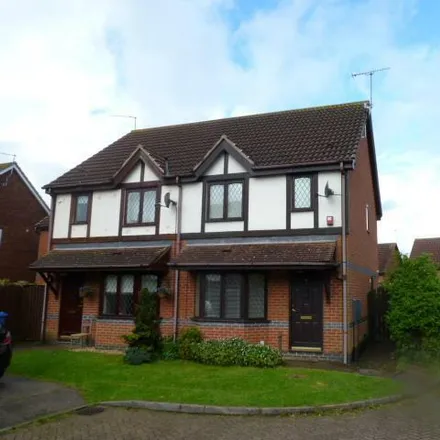 Rent this 3 bed duplex on Saint Amandas Close in Kettering, NN15 5UP