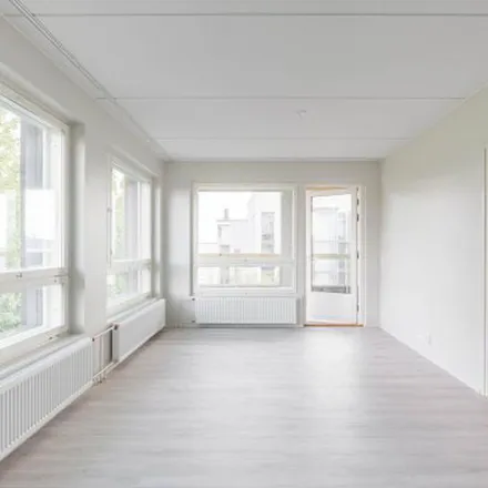 Rent this 3 bed apartment on Kulttuuritalo Martinus in Martinlaaksontie 36, 01620 Vantaa