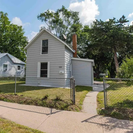Buy this 3 bed house on 1242 Lincoln Street in Waterloo, IA 50703