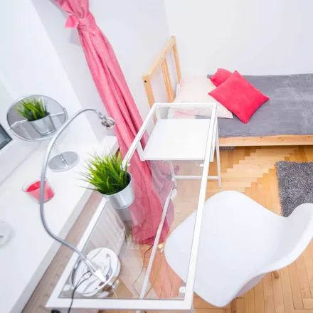 Rent this 3 bed room on Świętego Ducha 21/23 in 80-834 Gdańsk, Poland