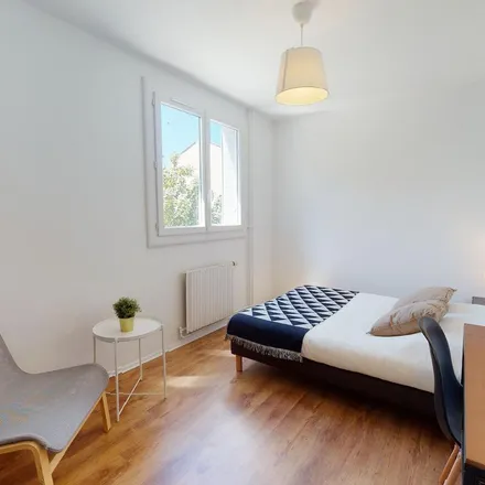 Rent this 4 bed apartment on La Banane in Cours Émile Zola, 69100 Villeurbanne