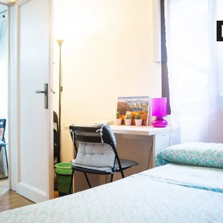 Rent this 3 bed room on Federació Catalana de Salvament i Socorrisme in Carrer de París, 08904 l'Hospitalet de Llobregat