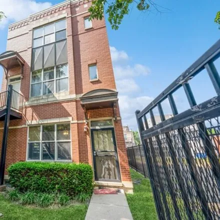 Rent this 3 bed condo on 2034 West Warren Boulevard in Chicago, IL 60612