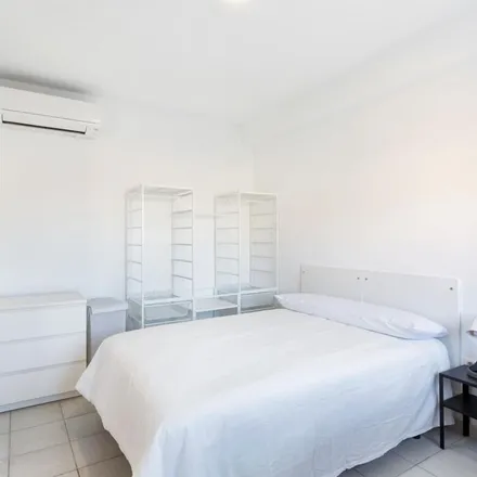 Rent this 4 bed apartment on Panadería Vinagre in Calle Galileo, 18005 Granada