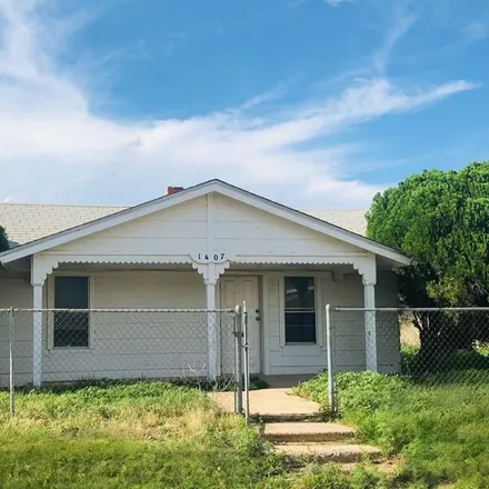Buy this 1 bed house on 1407 East Texas Avenue in Midland, TX 79701