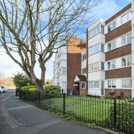 Buy this 2 bed apartment on Broomhill Road in London, IG8 9EY