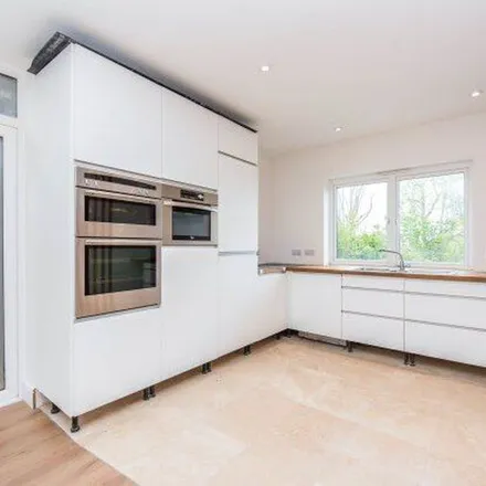 Rent this 2 bed duplex on London Road in Guildford, GU4 7HR