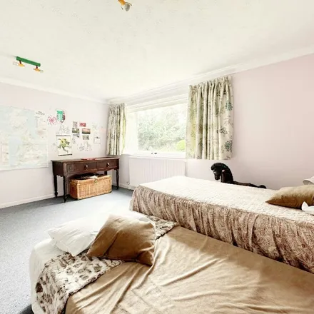 Image 4 - 10 Waverley Road, Bagshot, GU19 5JL, United Kingdom - Apartment for rent