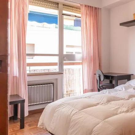 Rent this 2 bed room on Calle de Palafox in 18, 28010 Madrid