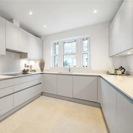 Image 4 - Rivermount Gardens, Guildford, GU2 4DN, United Kingdom - Townhouse for sale