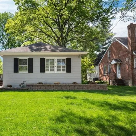 Buy this 3 bed house on 144 Reavis Place in Webster Groves, MO 63119