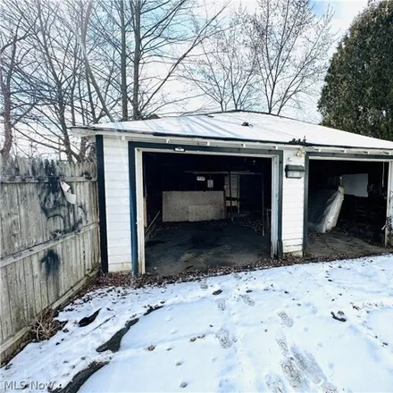 Image 3 - 507 West Ravenwood Avenue, Youngstown, OH 44511, USA - House for sale