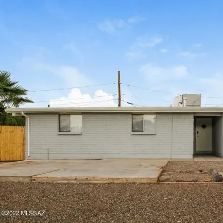 Rent this 3 bed house on 30 North Avenida de la Madero in Tucson, AZ 85710