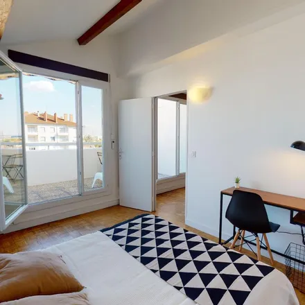 Rent this 6 bed apartment on 160 Avenue Paul Santy in 69008 Lyon, France