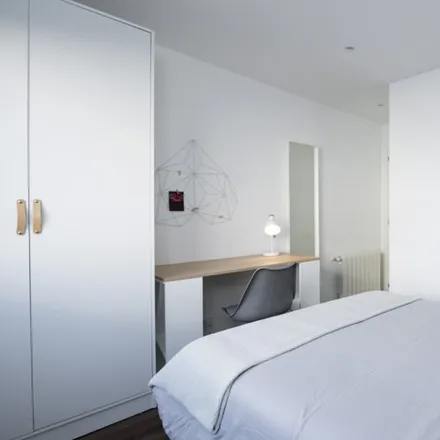 Rent this 5 bed room on Carrer de Rodríguez Cepeda in 46, 46021 Valencia