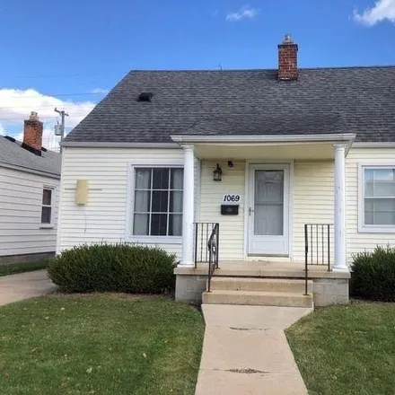 Rent this 3 bed house on 1097 10th Street in Wyandotte, MI 48192