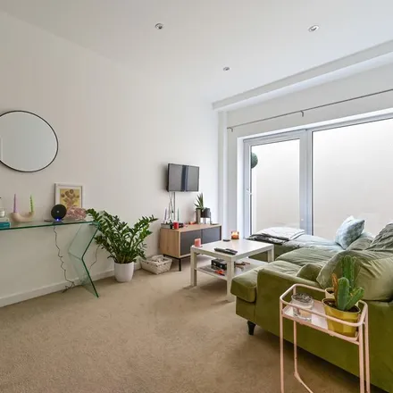 Image 2 - Contemporary Chinese Therapy, 43 Victoria Road, London, KT6 4JL, United Kingdom - Apartment for rent