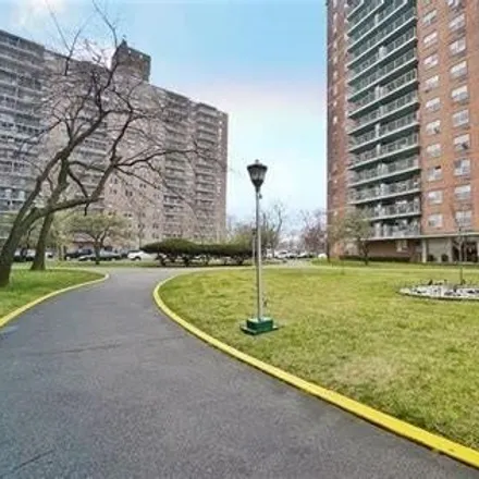Image 1 - 1935 Belt Parkway, New York, NY 11214, USA - Apartment for sale