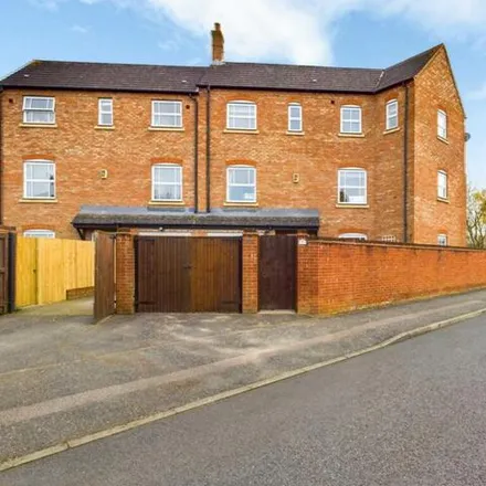 Buy this 3 bed townhouse on Henton Mews in Fairford Leys, HP19 7GA