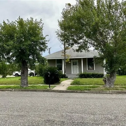 Image 2 - 201 Avenue B, Taft, TX 78390, USA - House for sale