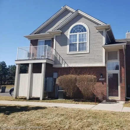 Image 1 - 15401 Yale Drive, Clinton Township, MI 48038, USA - Condo for rent