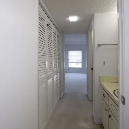 Image 4 - 3232 South Ocean Boulevard, Palm Beach, Palm Beach County, FL 33480, USA - Apartment for rent