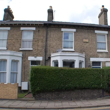 Rent this 3 bed townhouse on Emery Road in Cambridge, CB1 2AY