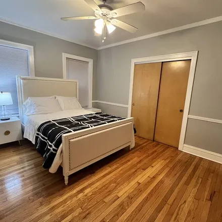 Rent this 2 bed apartment on Oak Park