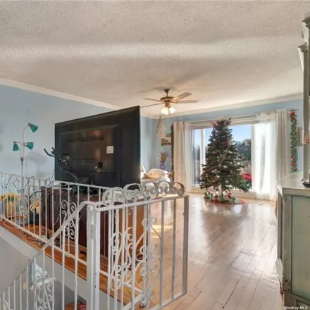 Image 7 - 84-11 165th Avenue, New York, NY 11414, USA - House for sale