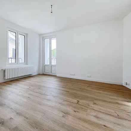 Rent this 4 bed apartment on 34 Rue Normande in 95450 Seraincourt, France