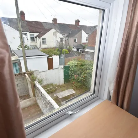 Rent this 4 bed apartment on Malefant Street in Cardiff, CF24 4NH