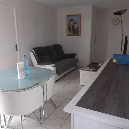 Rent this 2 bed apartment on 39 h Rue du Wetz in 62300 Lens, France
