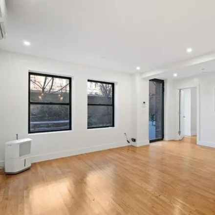Image 6 - 149 Charles Street, New York, NY 10014, USA - Apartment for sale