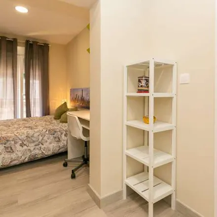 Rent this 3 bed apartment on Pub La Sal in Calle Santa Paula, 18001 Granada