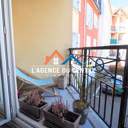 Rent this 2 bed apartment on 149 Rue de Champfleury in 78955 Carrières-sous-Poissy, France