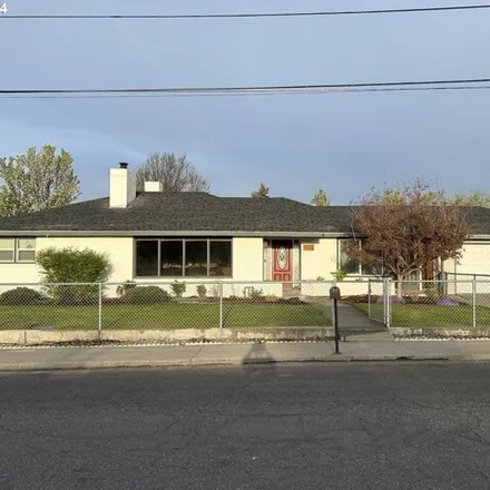 Buy this 3 bed house on 236 Southwest Butte Drive in Hermiston, OR 97838
