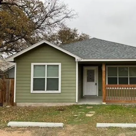 Buy this 3 bed house on 1601 Navajo Trail in Llano County, TX 78639