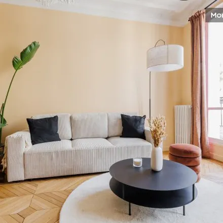 Image 8 - 84 Rue d'Amsterdam, 75009 Paris, France - Apartment for rent