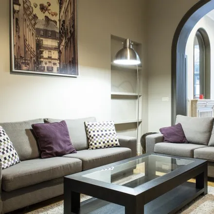 Rent this 3 bed apartment on Institut Saint-Boniface-Parnasse in Rue du Viaduc - Viaductstraat 82, 1050 Ixelles - Elsene