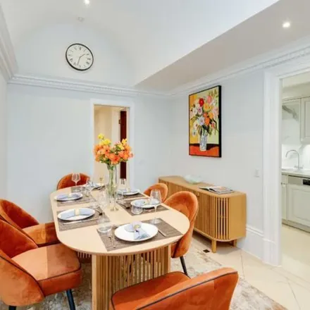 Image 2 - 10 Observatory Gardens, London, W8 7HY, United Kingdom - Apartment for rent