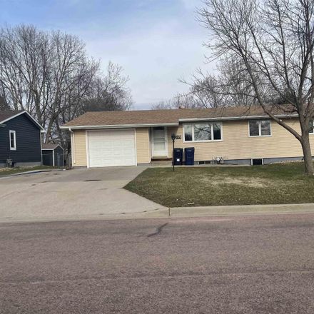 Rent this 3 bed house on N Oaks Ave in Hartford, SD